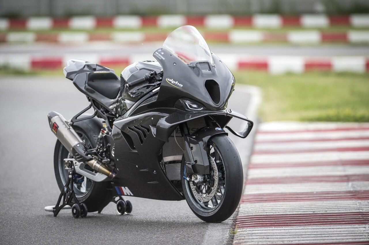 DueruoteTG #238 - Abbiamo guidato in pista la BMW che corre in SBK! 